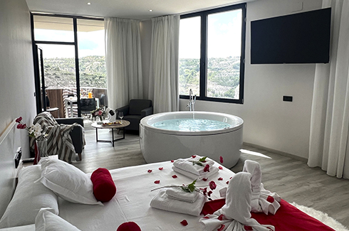 foto habitacion suite balcon